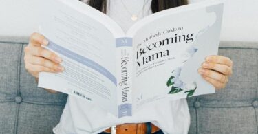 The Motherly Guide to Becoming Mama Book Review